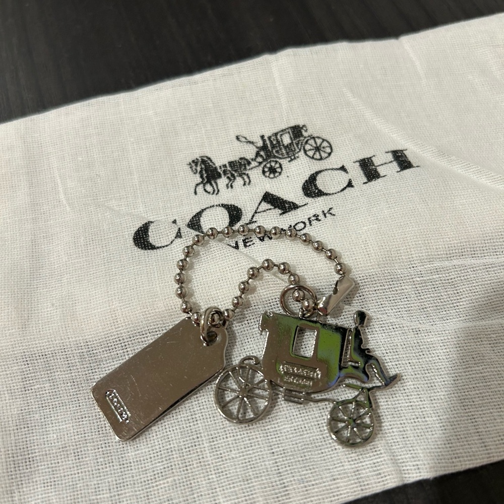 Coach silver-tone metal horse and carriage bag charm and hang tag - Picture 2 of 5